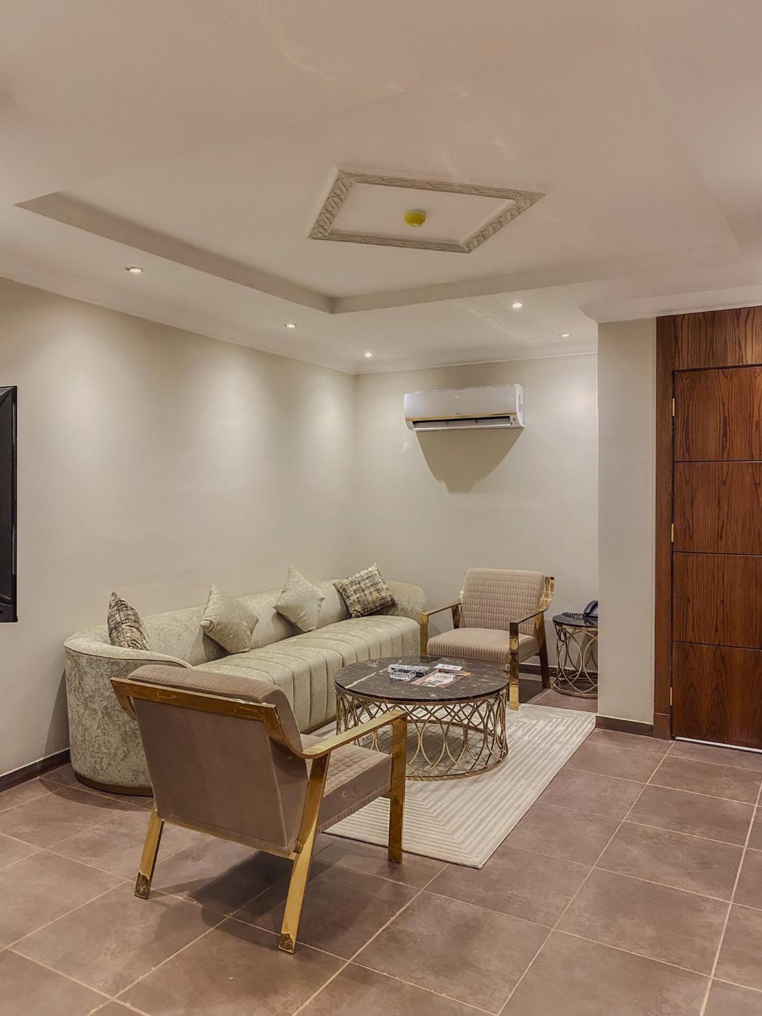 Comfort Inn Al Taawon - Family Only Ριάντ Εξωτερικό φωτογραφία